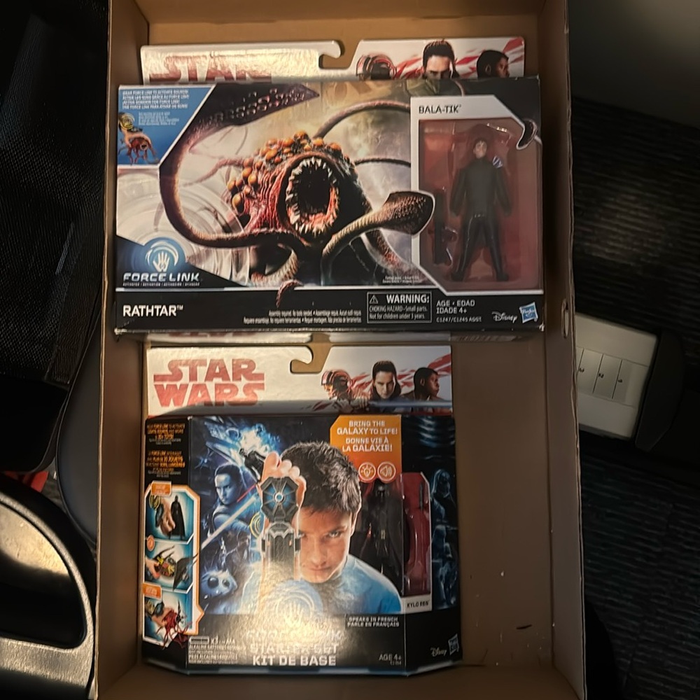 Star Wars Hasbro Force Link starter set with Kyle Ren and Rathtar with Bala Tik